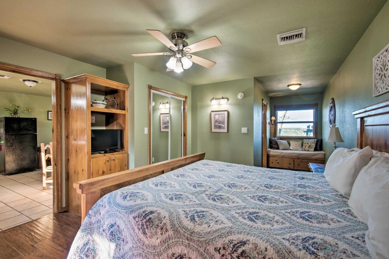 With Deck, Hot Tub And Fire Pit!
