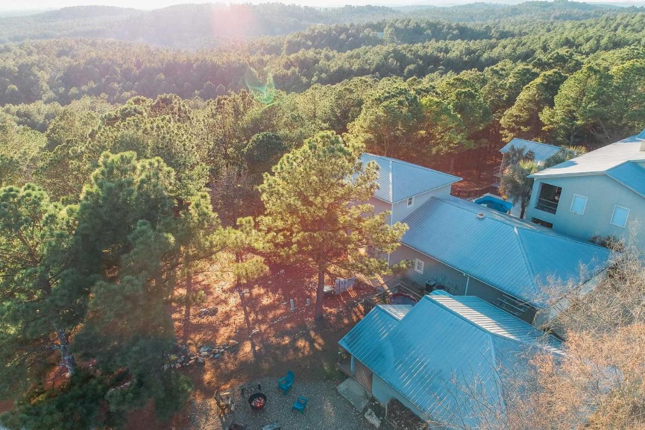 Holiday home With Deck, Hot Tub And Fire Pit! Broken Bow